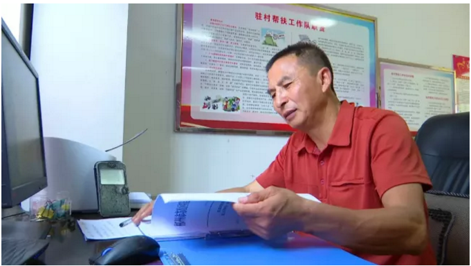 把村民的事當(dāng)成自己的事！一起來看駐村稅務(wù)干部的扶貧故事