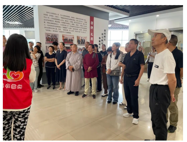 區(qū)委統(tǒng)戰(zhàn)部開(kāi)展“學(xué)先進(jìn)建功新時(shí)代，跟黨走同心向未來(lái)”主題活動(dòng)